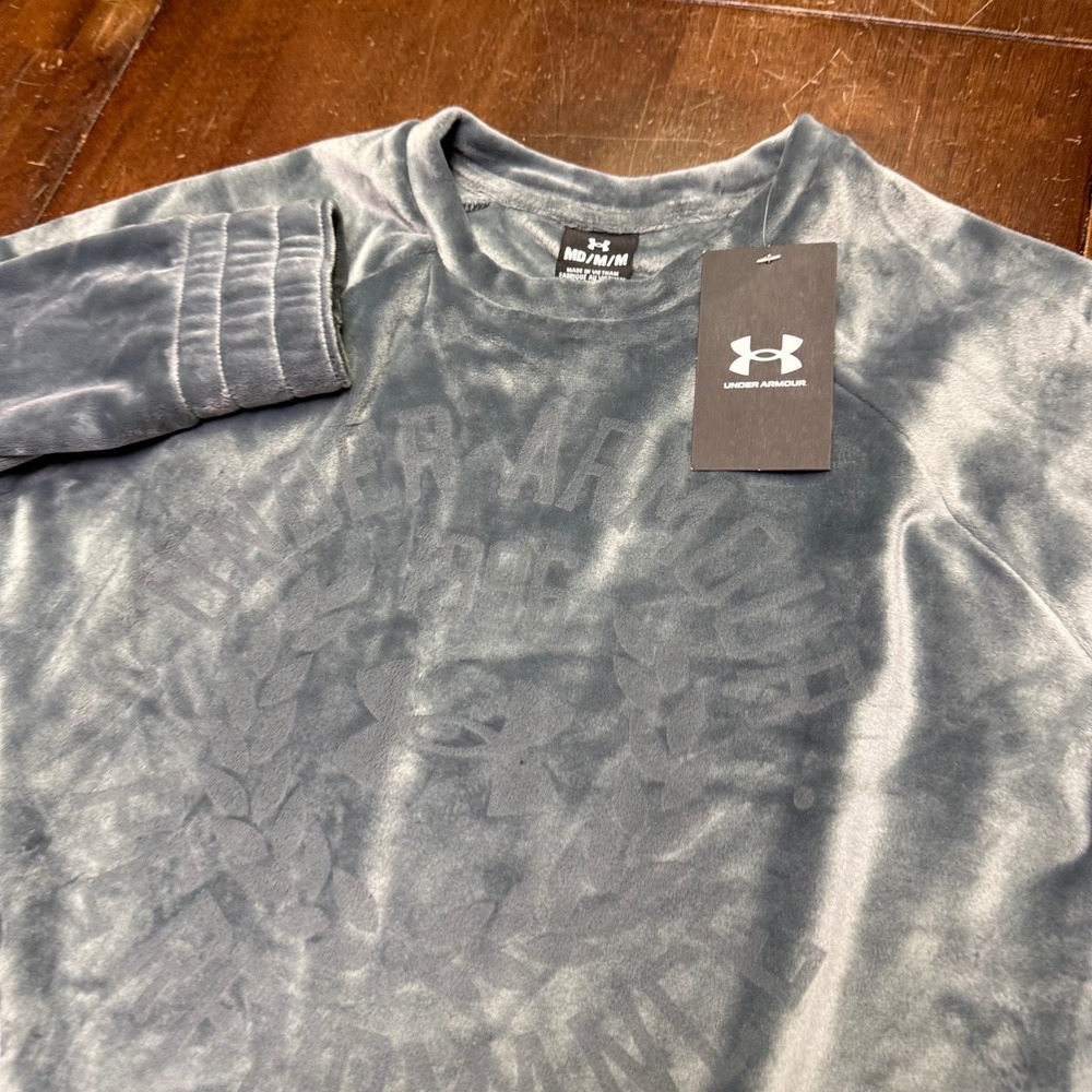 New Under Armour Velour Crew Sweatshirt Womens Medium Gray Embossed Logo 1374826